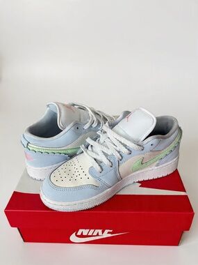 Nike Kids Low-Top Sneakers — Light Blue with Mint Swoosh